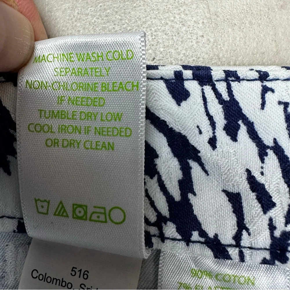 Lilly Pulitzer Kelly Shorts Size 4  Bright Navy Pineapple Party Coastal Beach - Picture 9 of 10